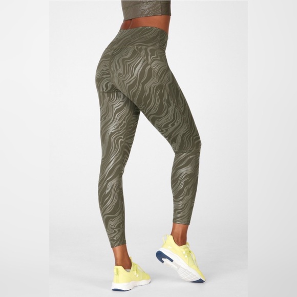 Fabletics | Define High Waisted 7/8 Legging in Ranger Green Small Marbleize - Picture 3 of 8